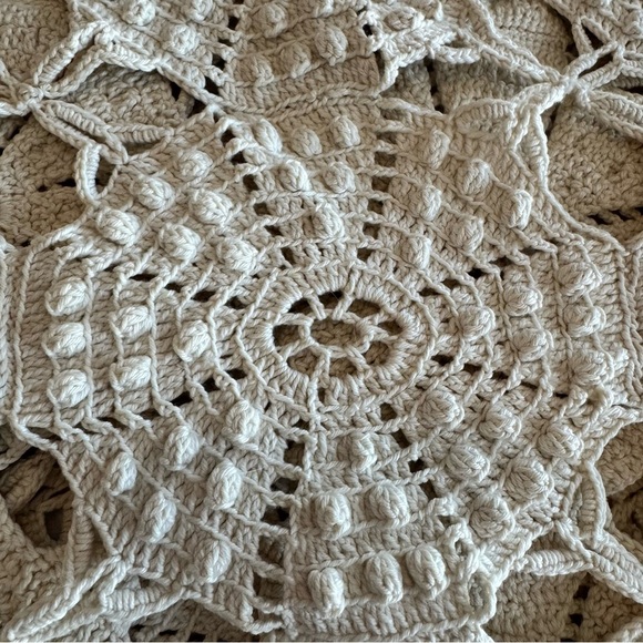 76” x 84” Vintage Handmade Crochet Floral Bedspread Blanket - Picture 11 of 11